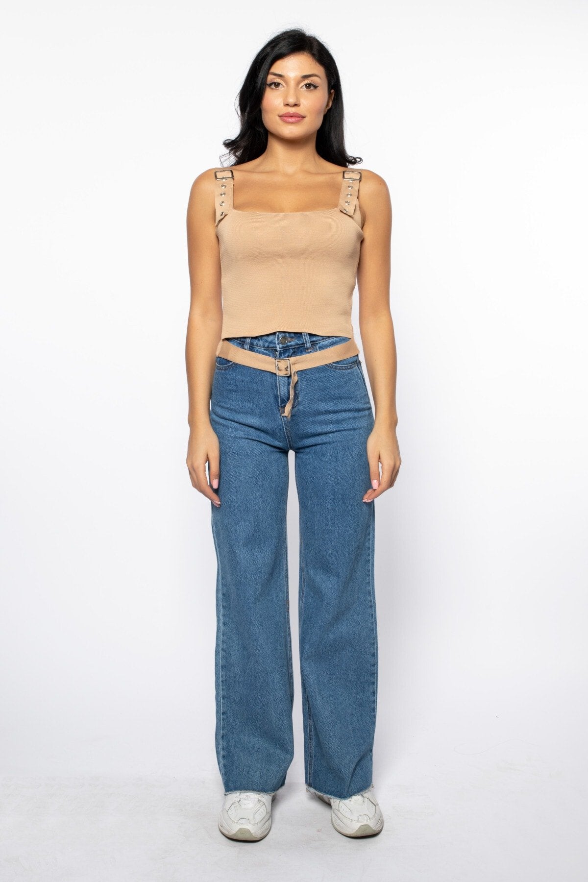 Siyah Omuzda Kuşgözü Belde Kemer Detaylı Kare Yaka Triko Atlet