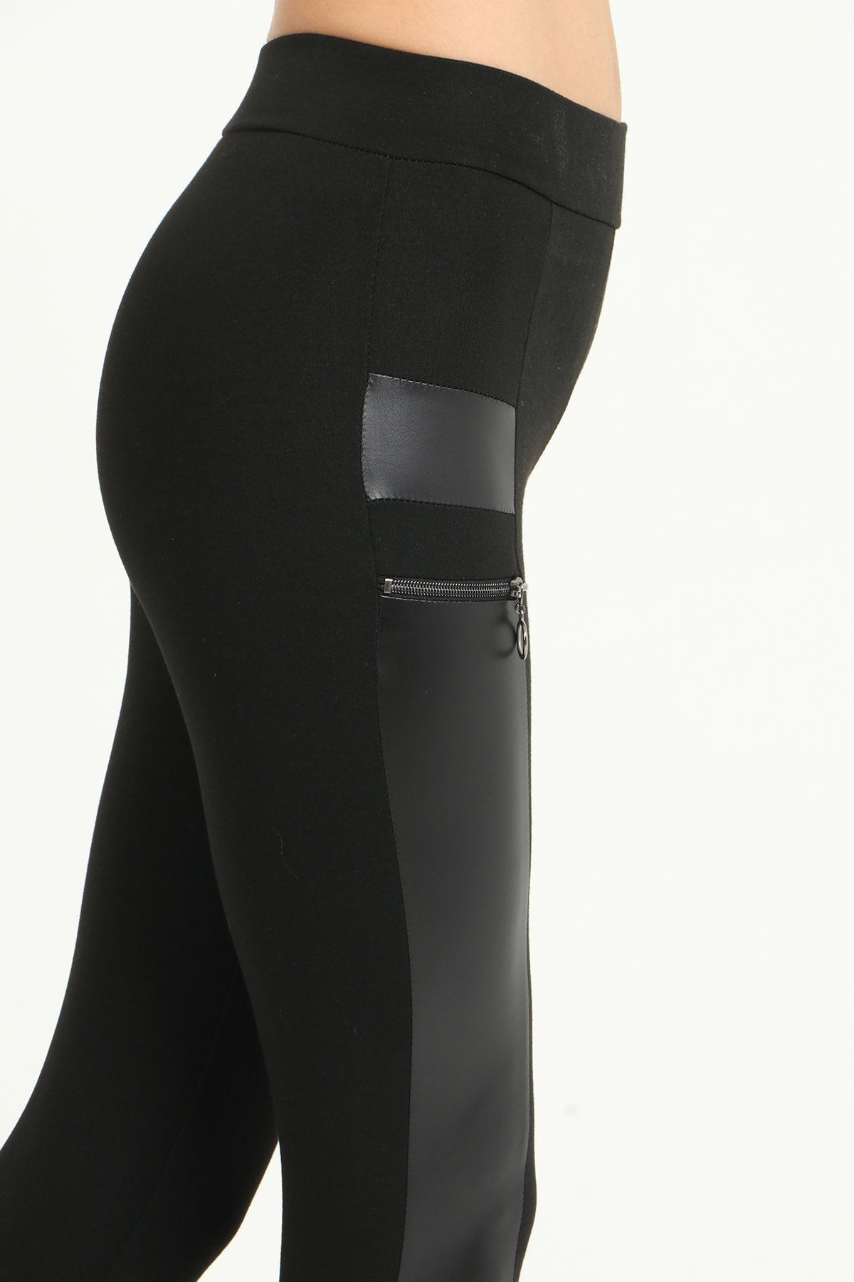 Siyah Yüksek Bel Önde Deri Ve Fermuar Detaylı Toparlayıcı Tayt