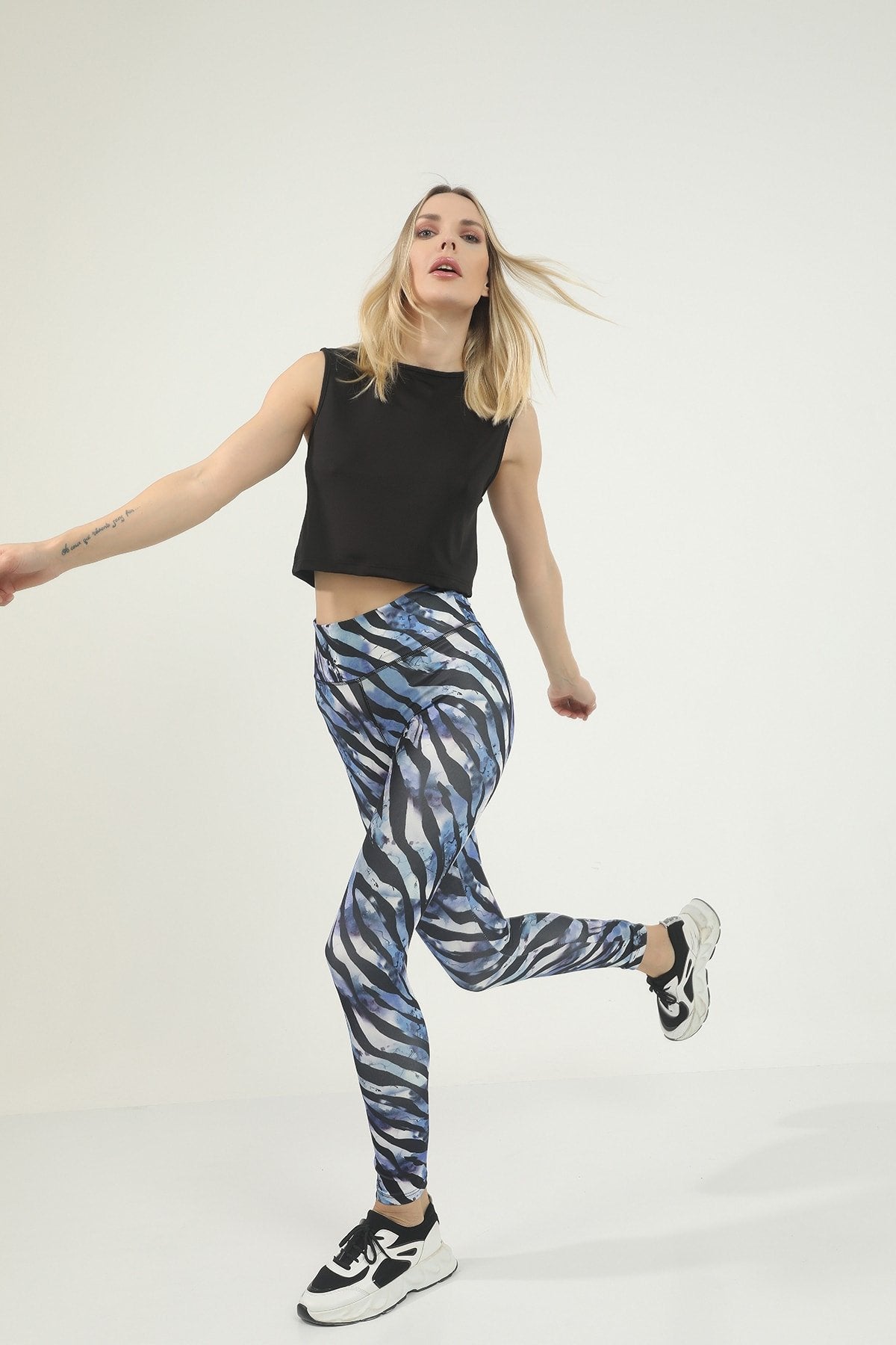 Gül Kurusu Crop Sporcu Atlet