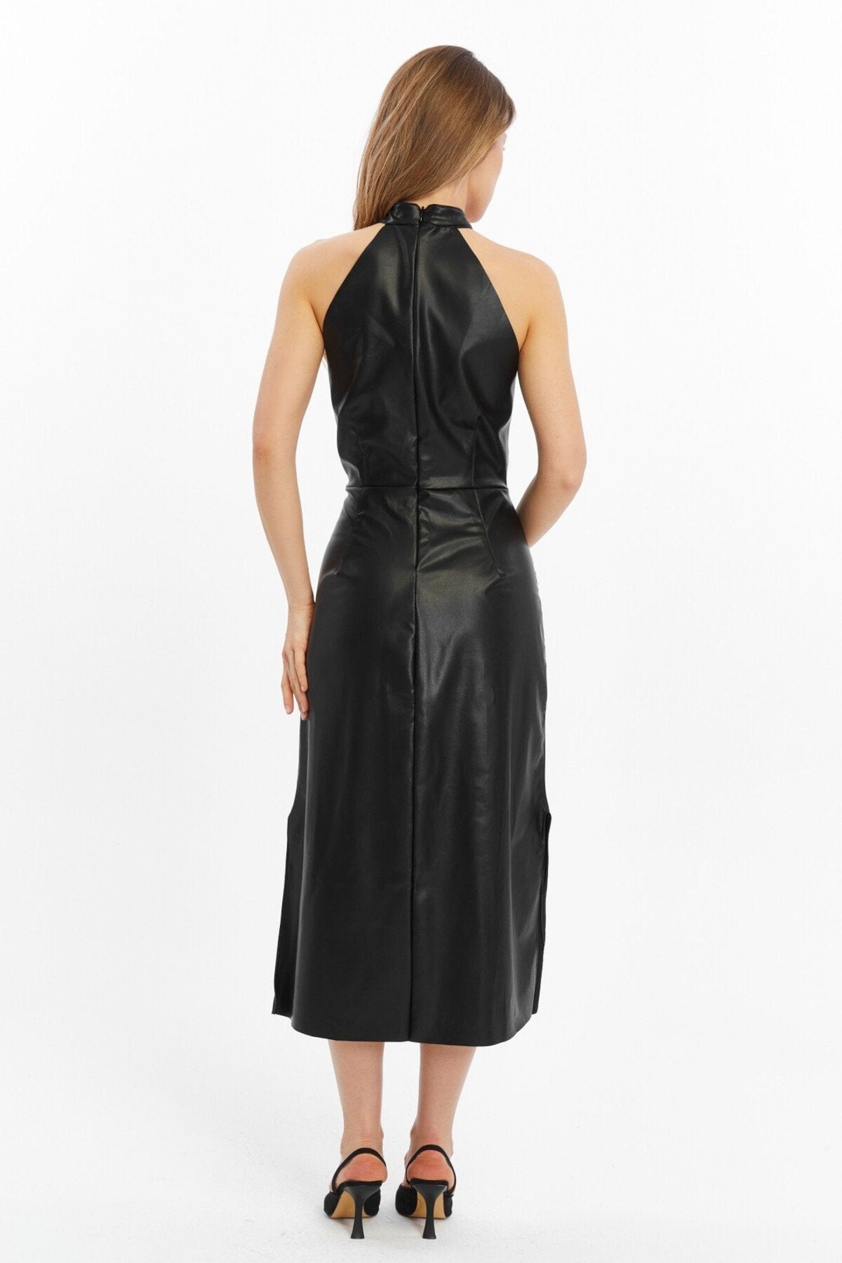 Siyah Yakada Düğüm Detaylı Yırtmaçlı Midi Deri Elbise