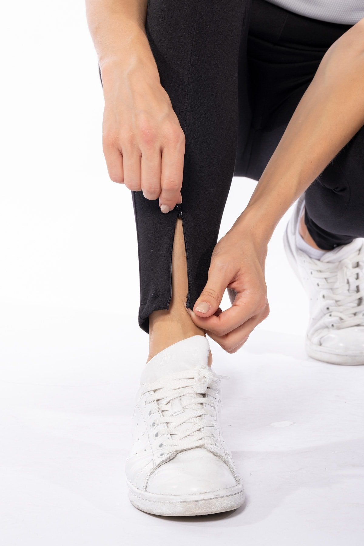 Siyah Ön Paça Gizli Fermuar Detaylı Yüksek Bel Toparlayıcı Kışlık Tayt