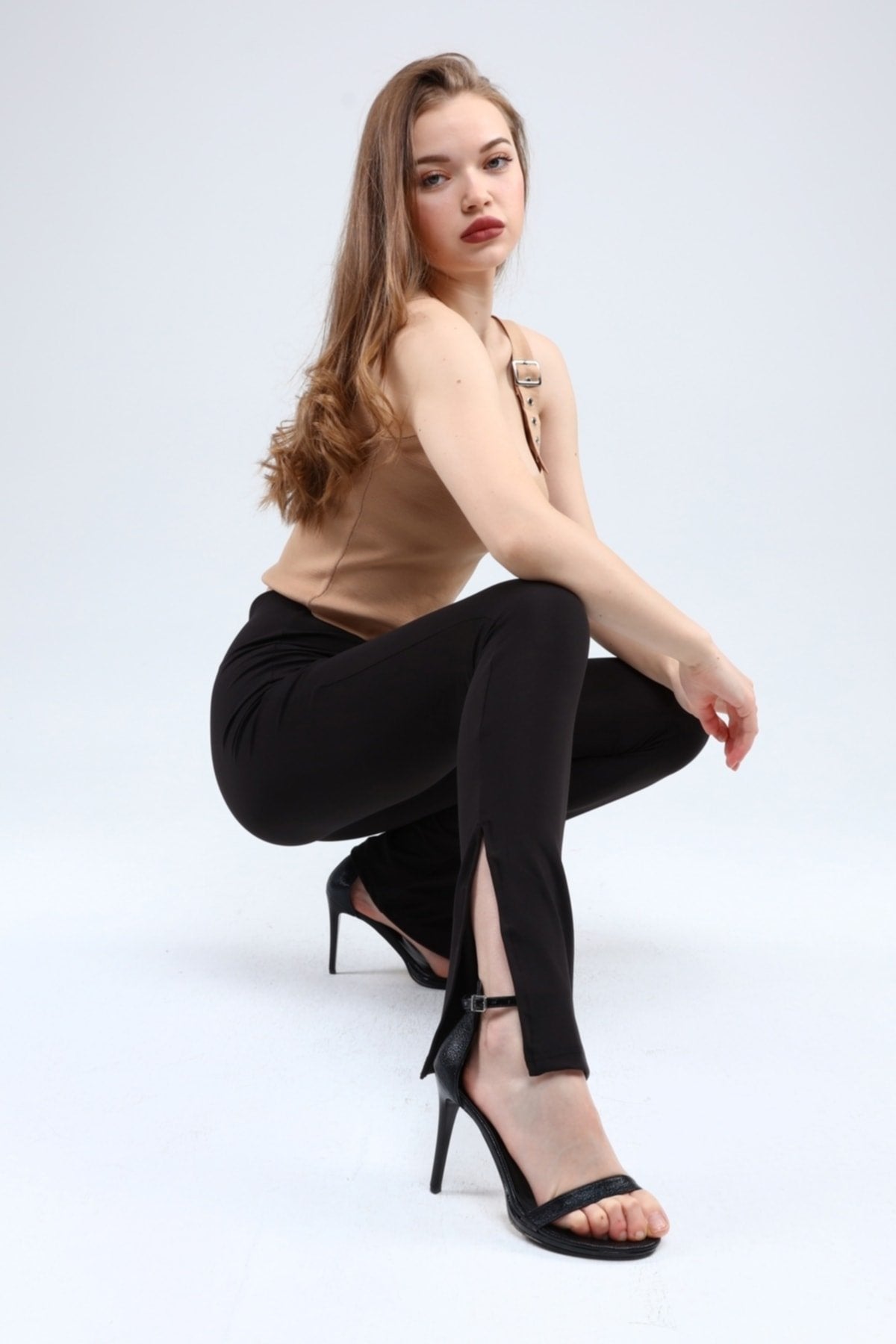 Siyah Dalgıç Yanlarda Yırtmaç Detaylı Yüksek Bel Toparlayıcı Tayt