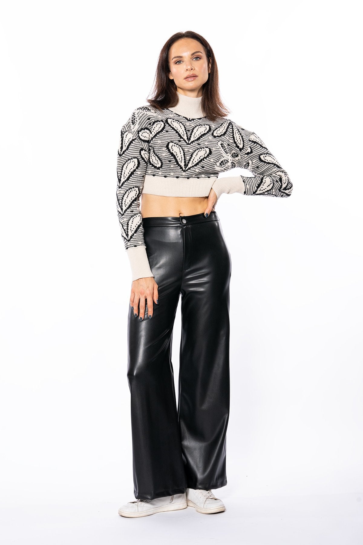 Bol Paça Cep Detaylı Deri Pantolon