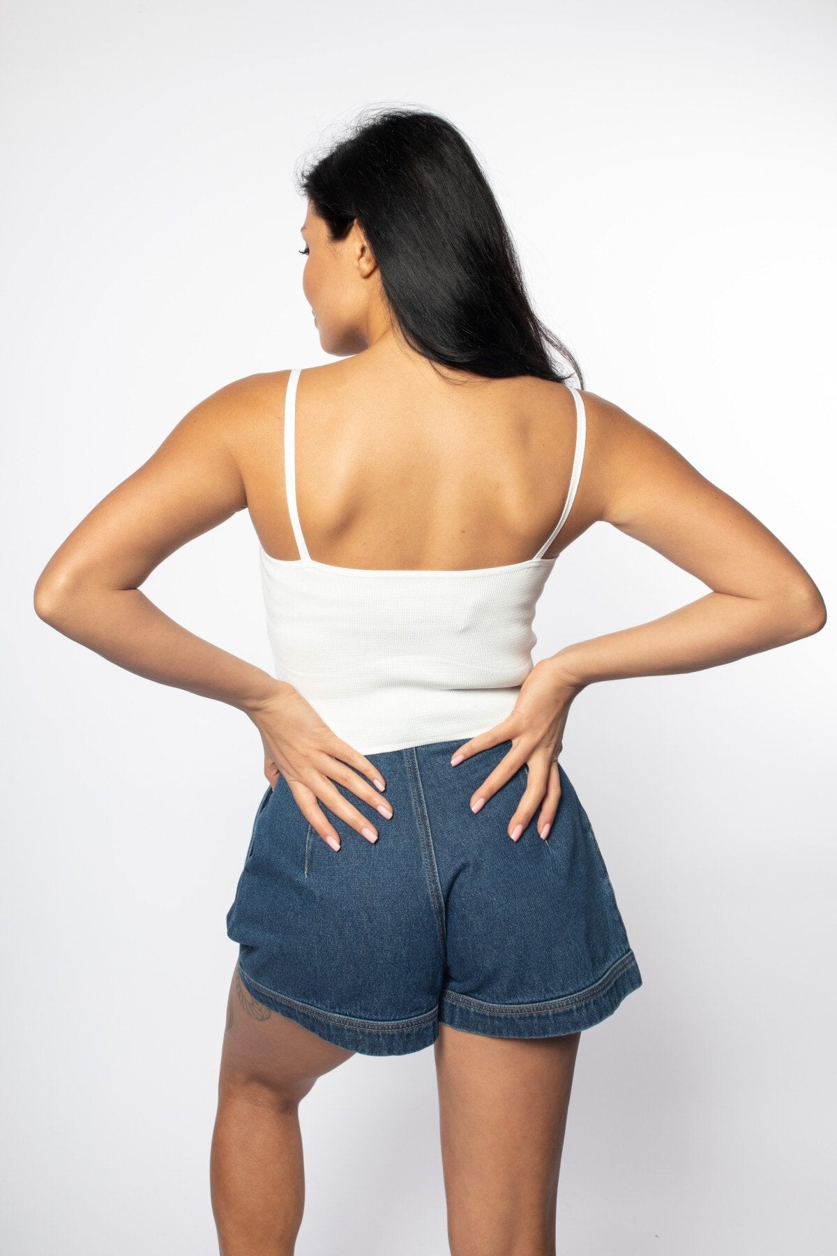 Kalp Yaka Korsan Detaylı Triko Bluz