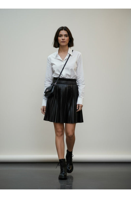 Siyah Piliseli İçi Şort Detaylı Deri Etek