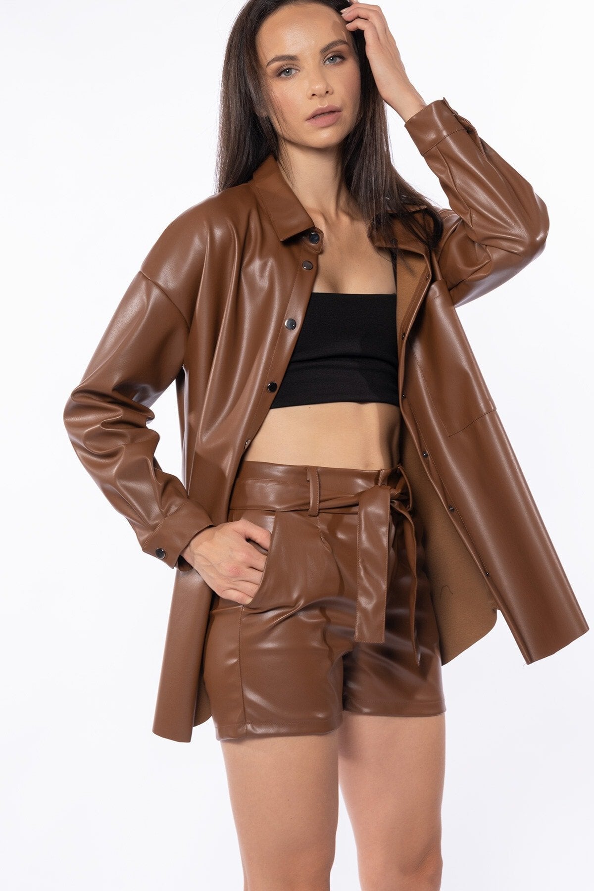 Bej Yüksek Bel Kemerli Deri Şort