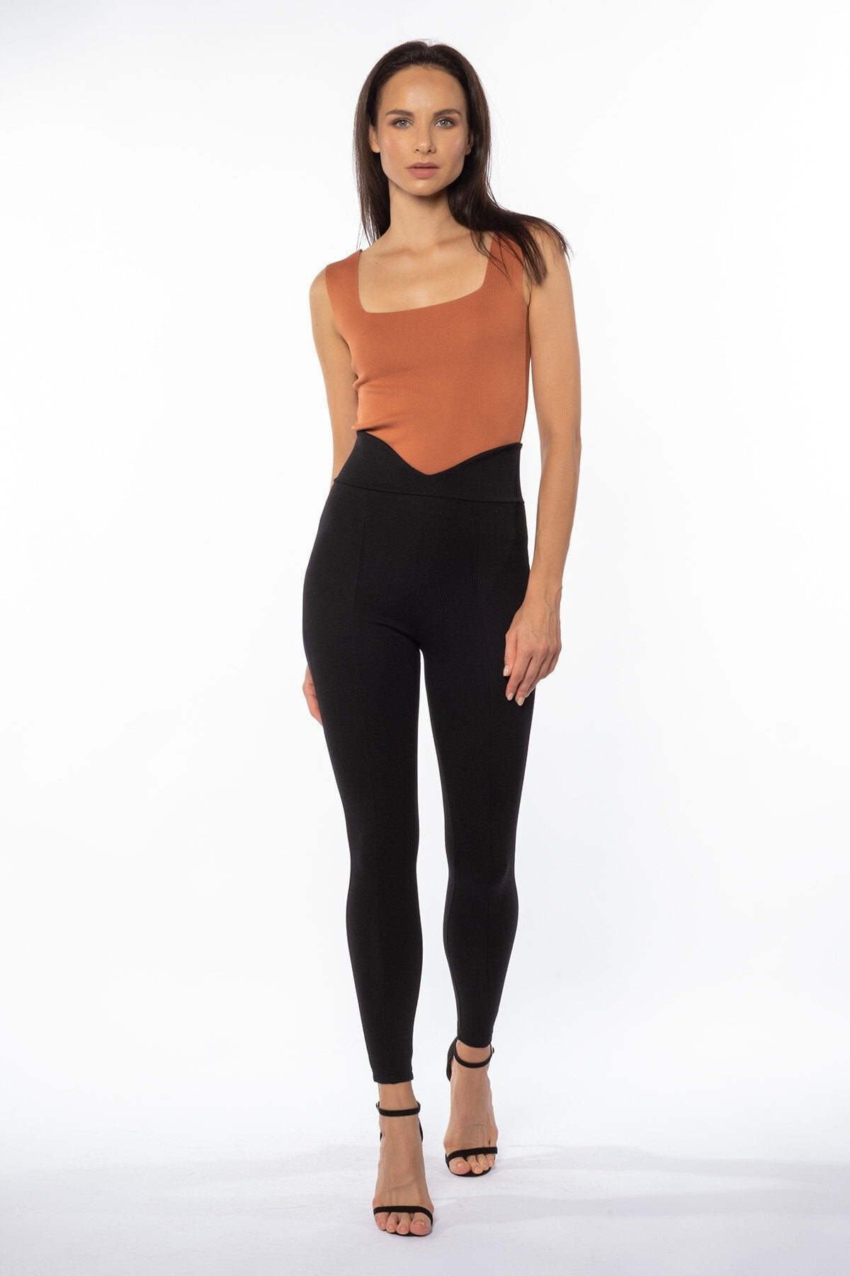 Siyah Kemeri V Detaylı Yüksek Bel Toparlayıcı Kışlık Örme Tayt