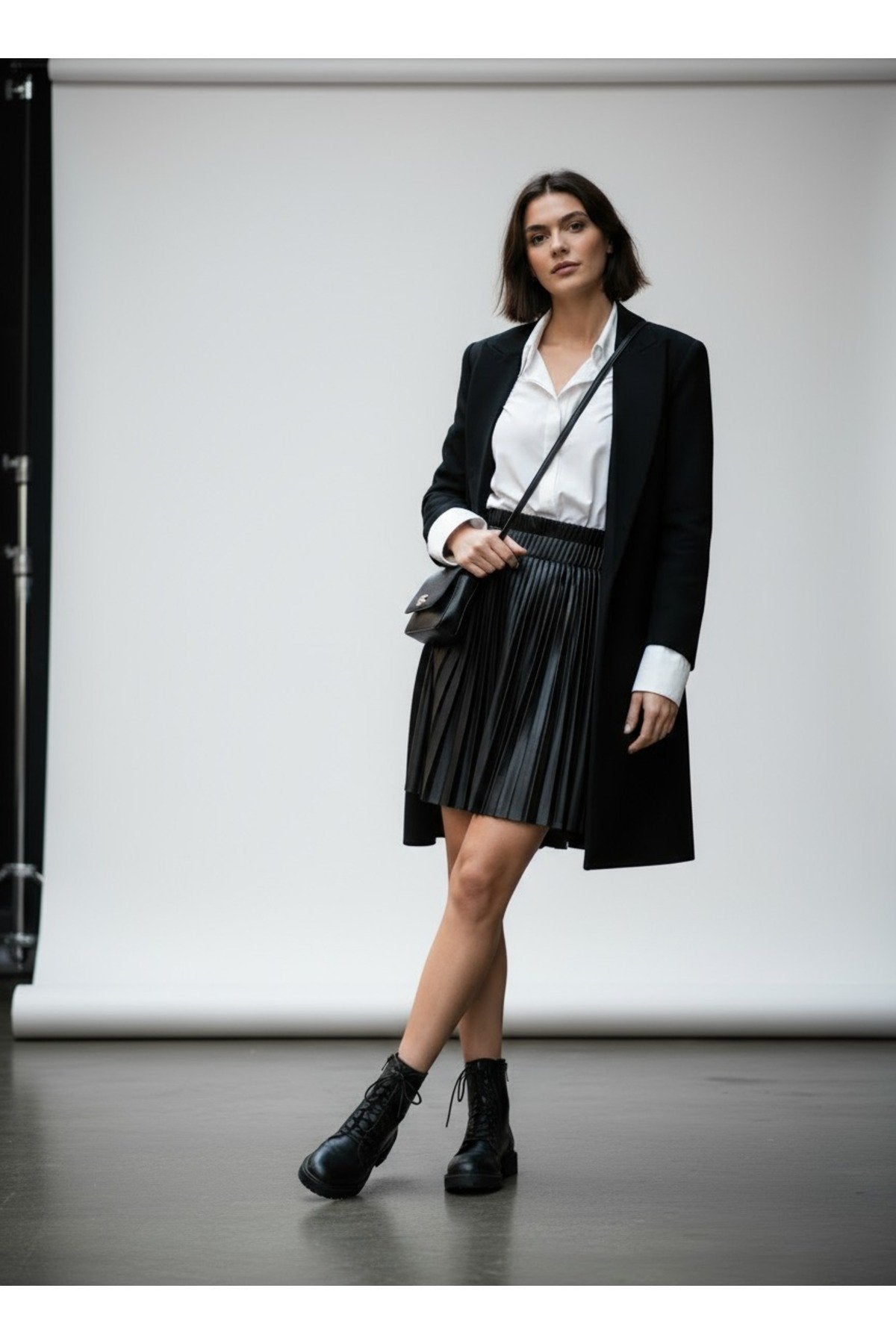 Siyah Piliseli İçi Şort Detaylı Deri Etek