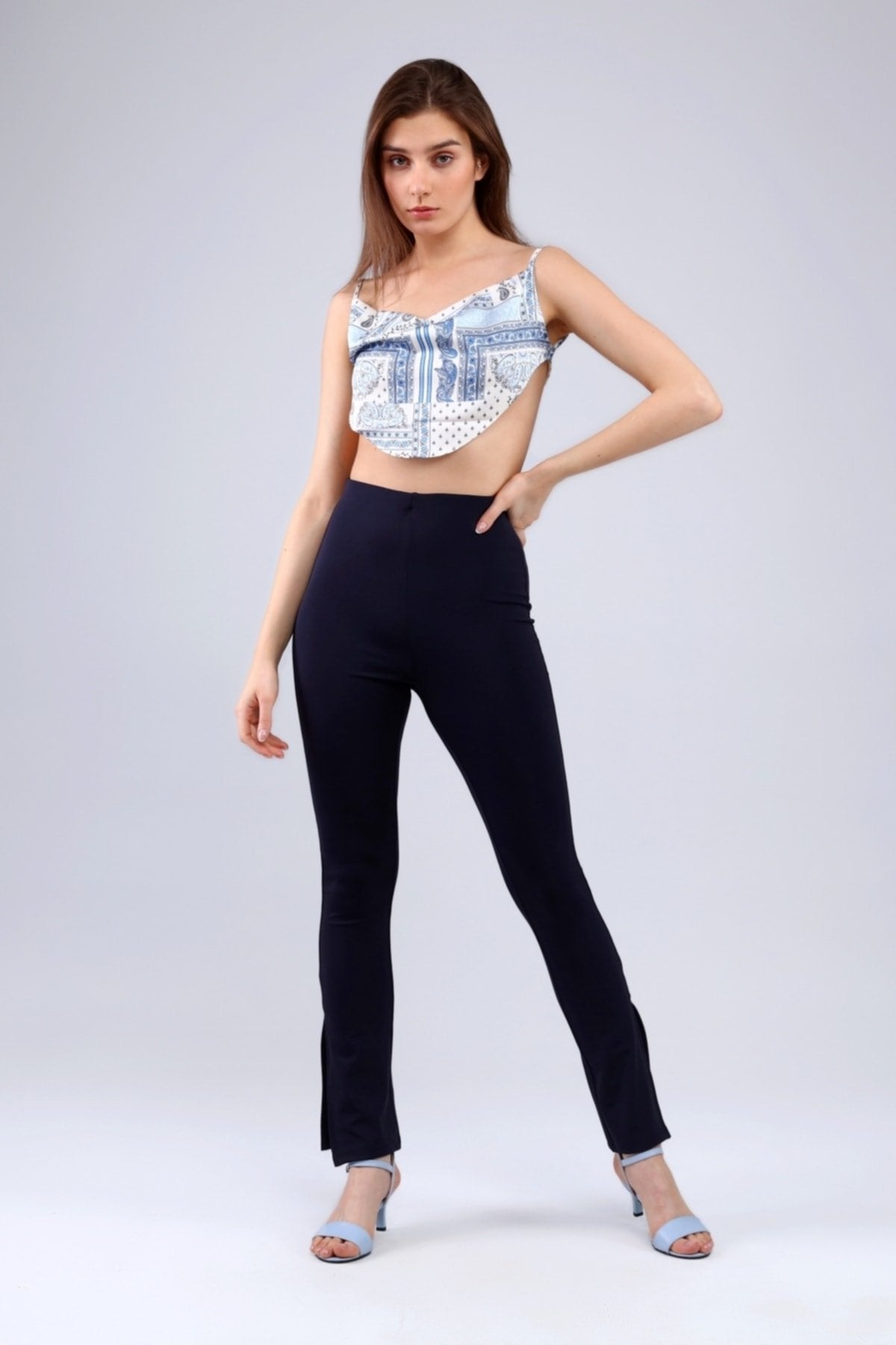 Siyah Dalgıç Yanlarda Yırtmaç Detaylı Yüksek Bel Toparlayıcı Tayt