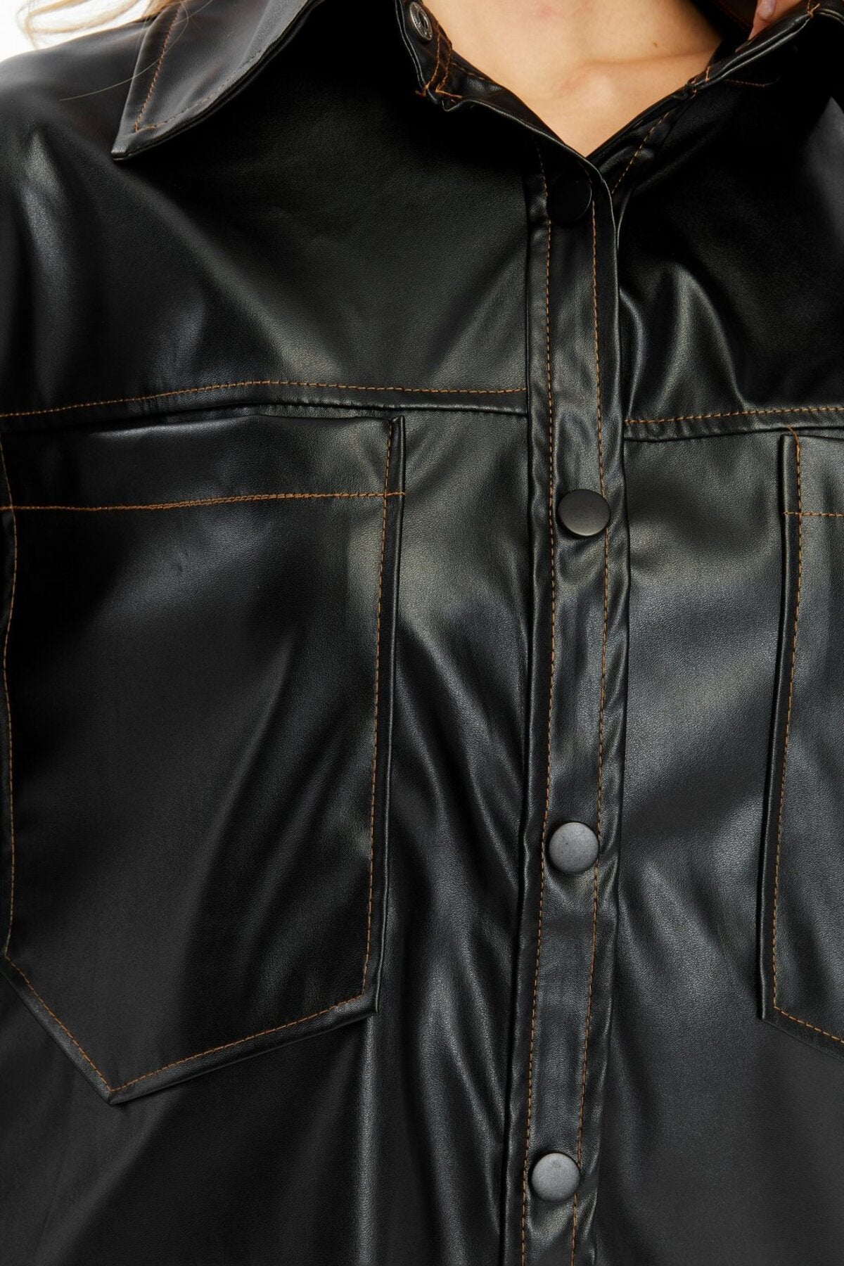 Siyah Kontrast Dikişli Suni Deri Gömlek