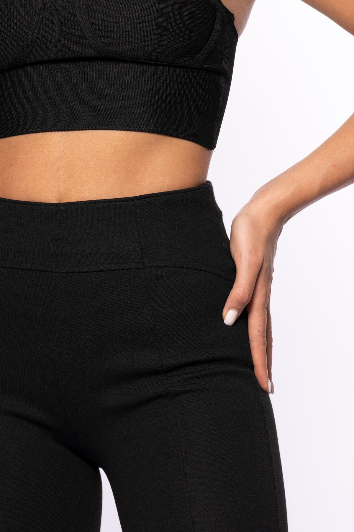 Siyah Yüksek Bel Kemerinde Kavis Detaylı Toparlayıcı Kışlık Tayt