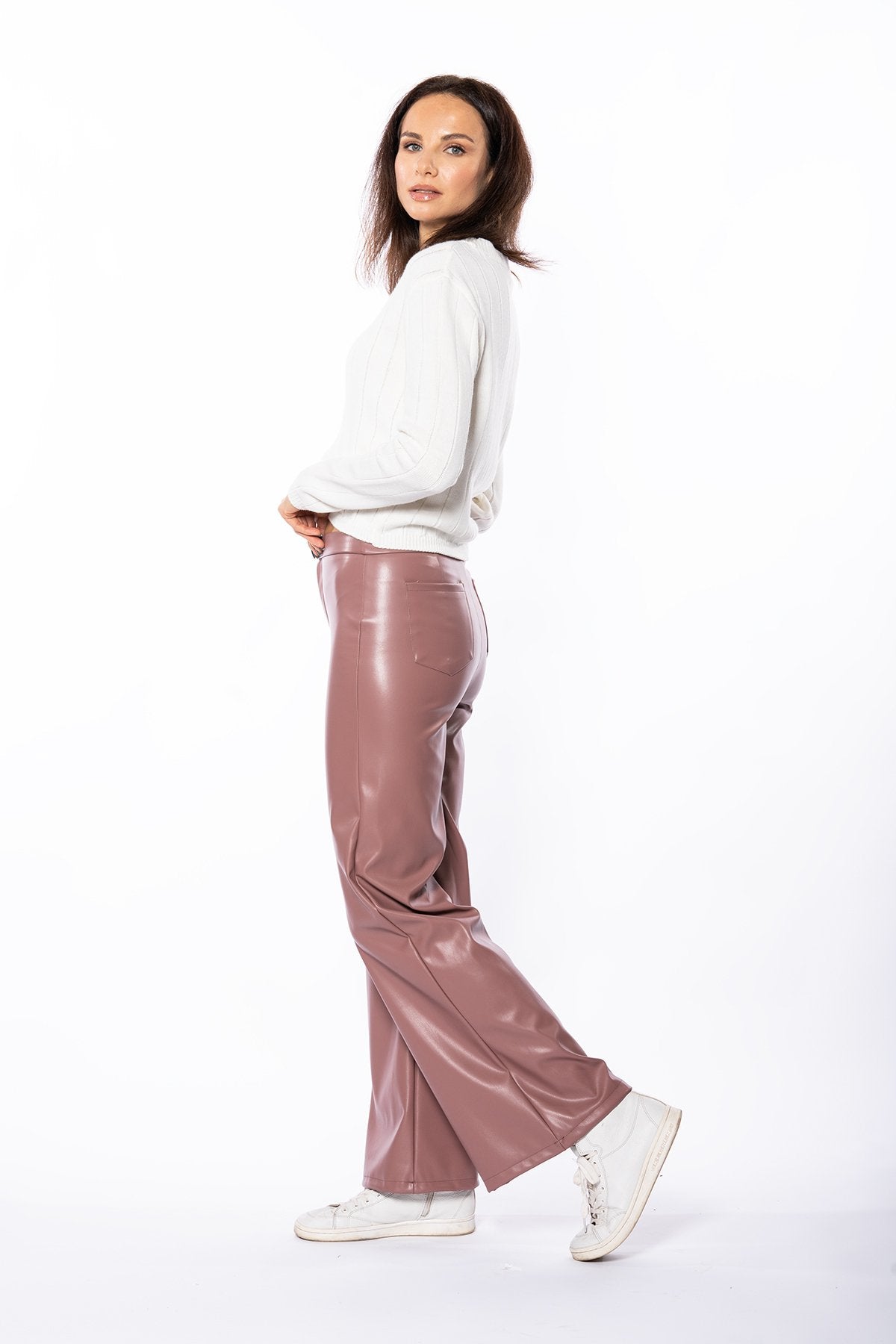 Bol Paça Cep Detaylı Deri Pantolon