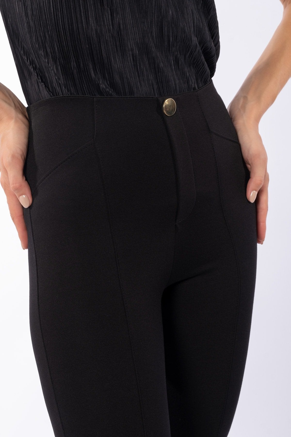 Siyah Süs Patlı Tek Düğme Detaylı Yüksek Bel Toparlayıcı Kışlık Örme Tayt