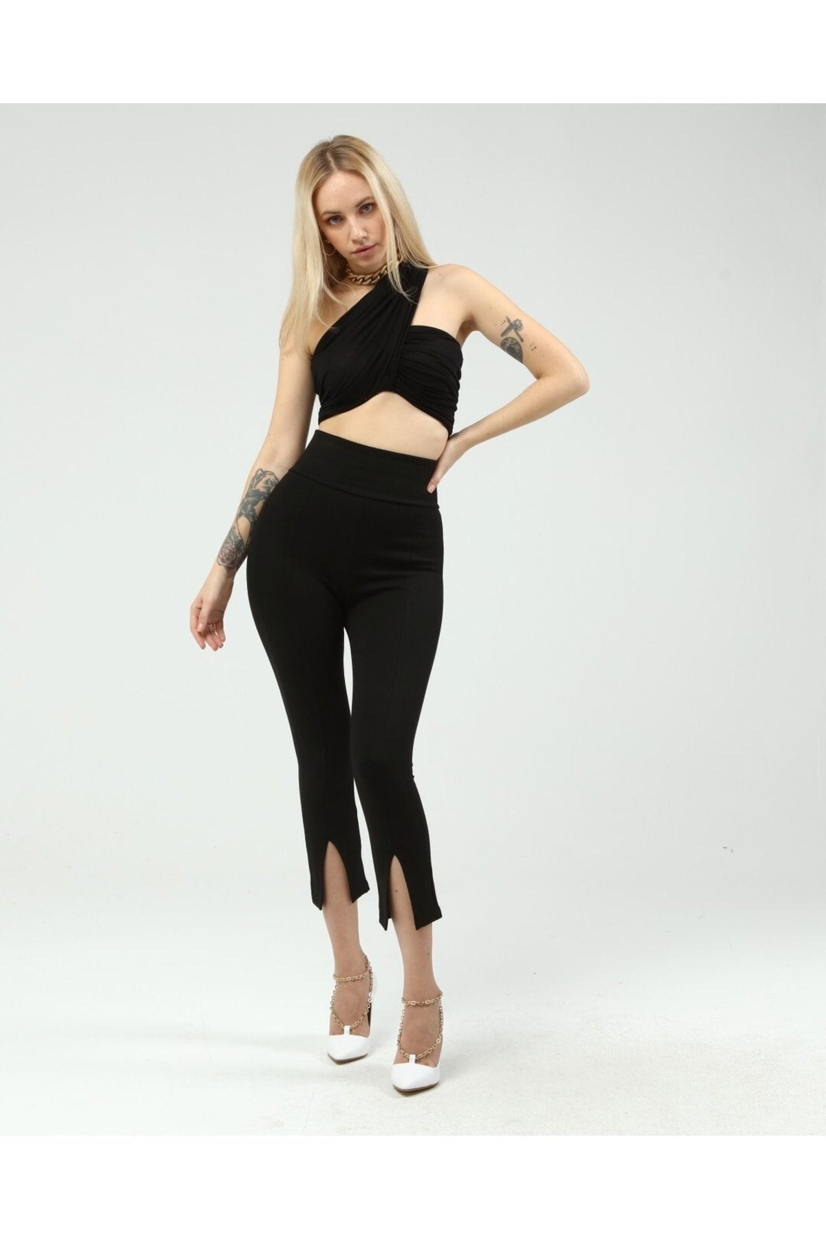 Siyah Kısa Paça Ön Yırtmaçlı Yüksek Bel Toparlayıcı Tayt