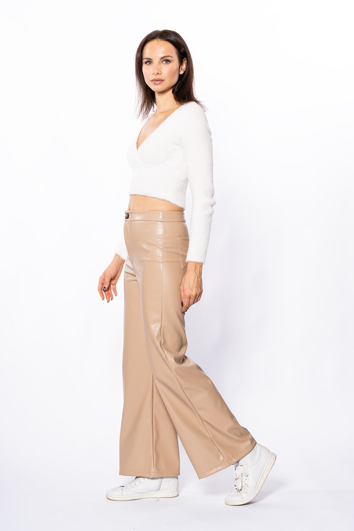Bol Paça Cep Detaylı Deri Pantolon