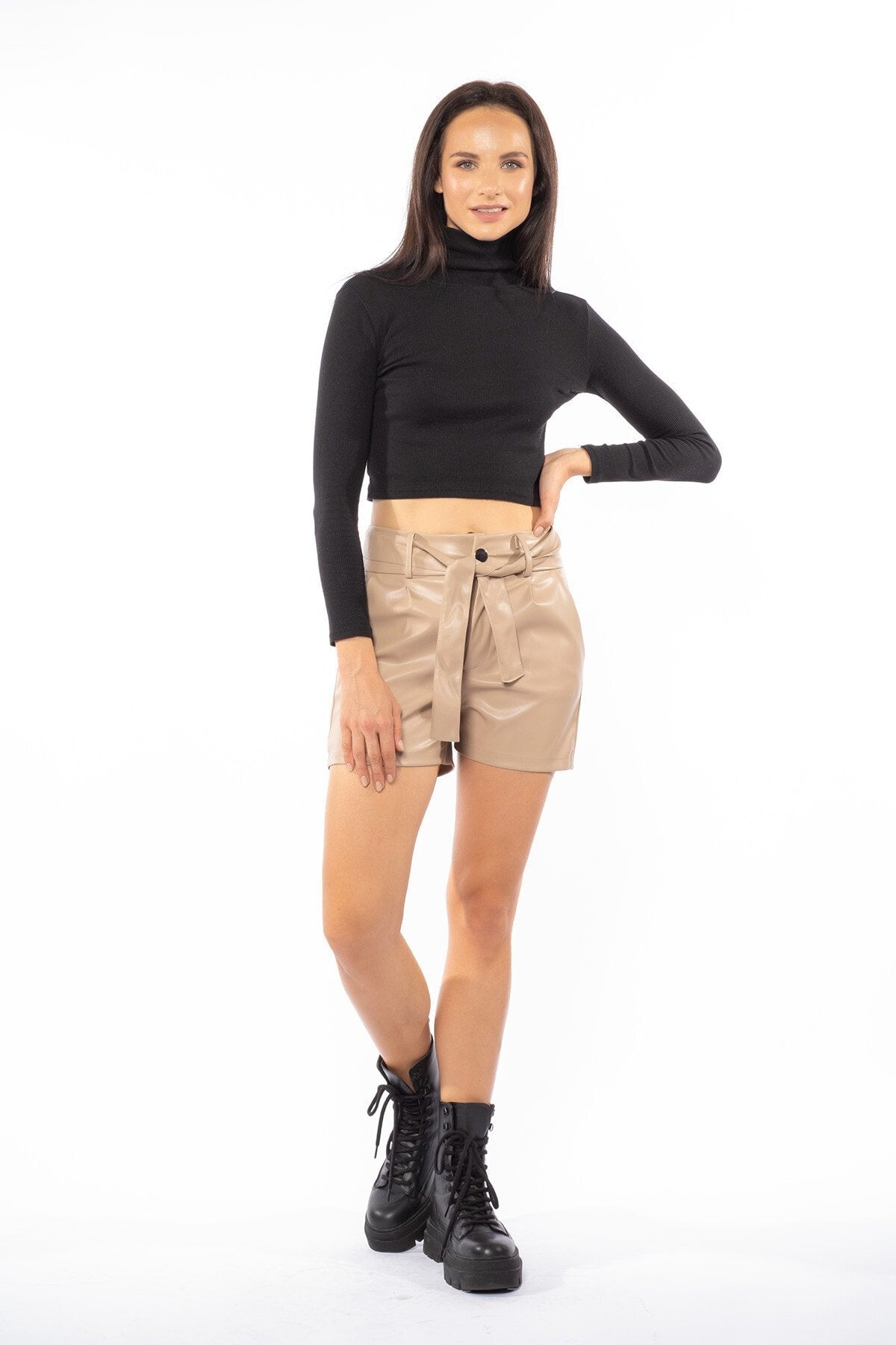 Bej Yüksek Bel Kemerli Deri Şort