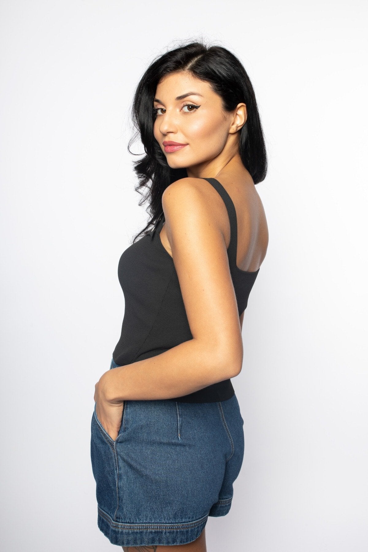 Siyah Omuzda Kuşgözü Belde Kemer Detaylı Kare Yaka Triko Atlet