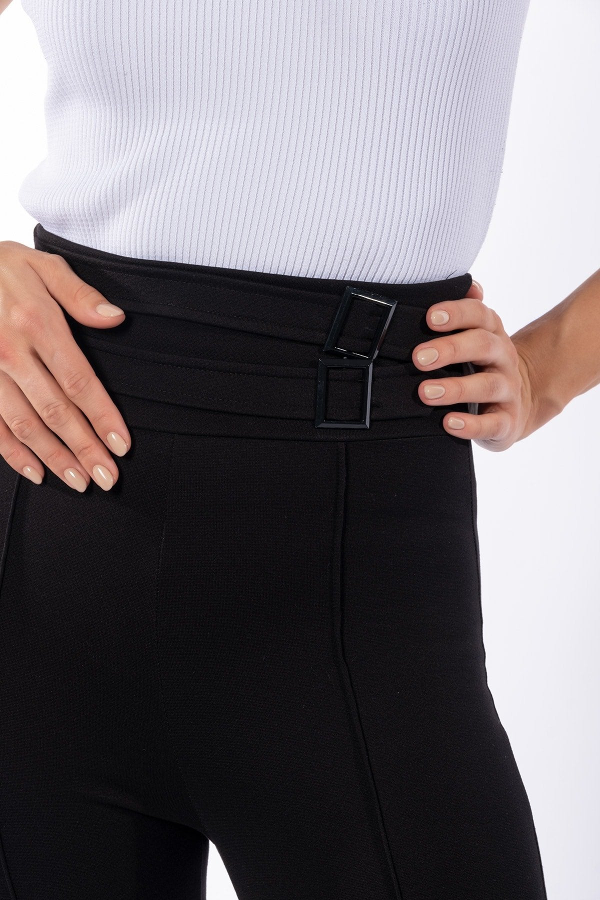 Siyah Kemer Ve Toka Detaylı Yüksek Bel Toparlayıcı Kışlık Tayt