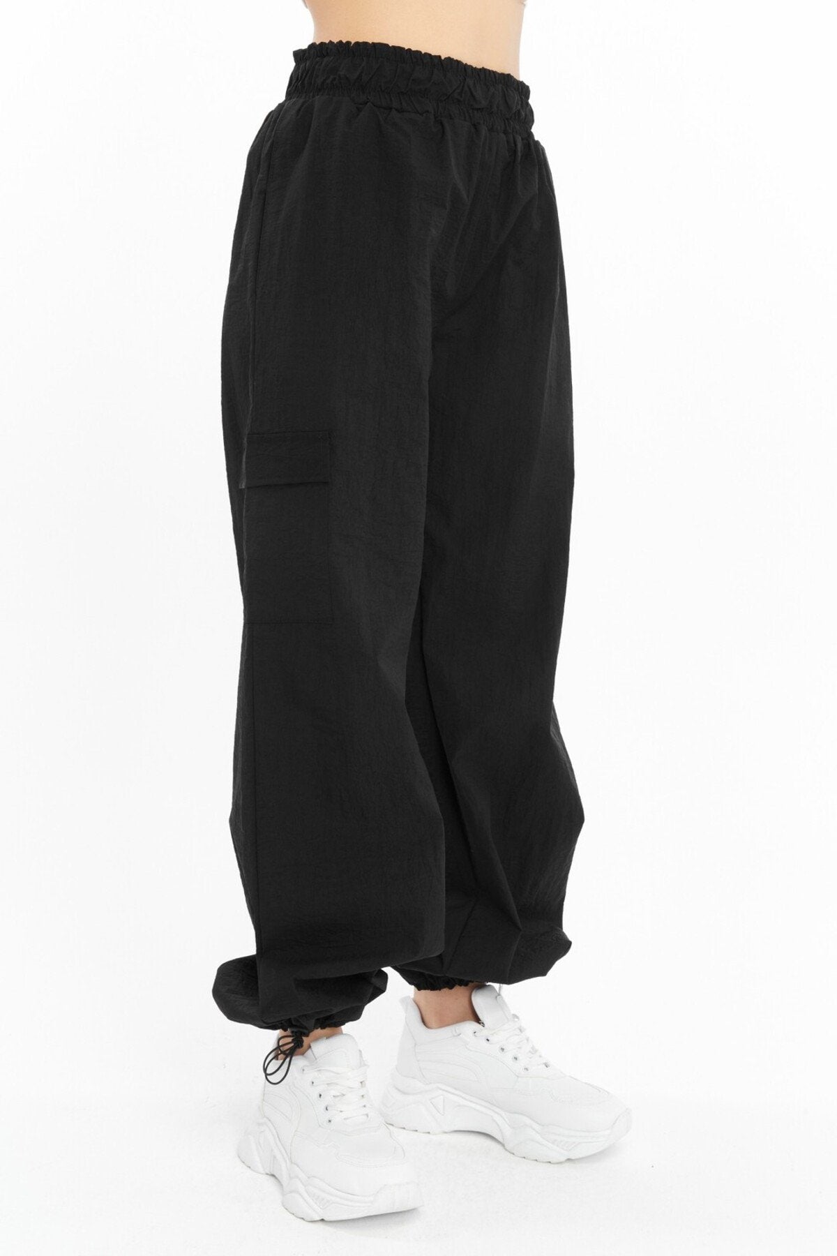Siyah Paraşüt Kumaş Lastikli Bel Stoperli Dokuma Jogger Pantolon