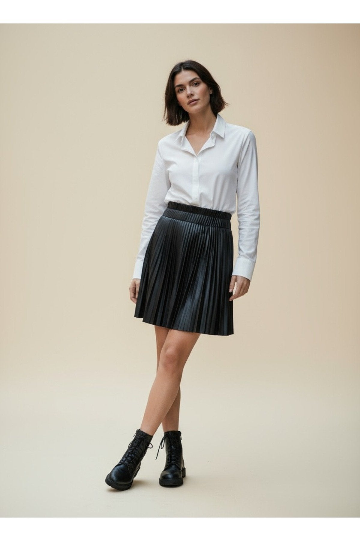 Siyah Piliseli İçi Şort Detaylı Deri Etek