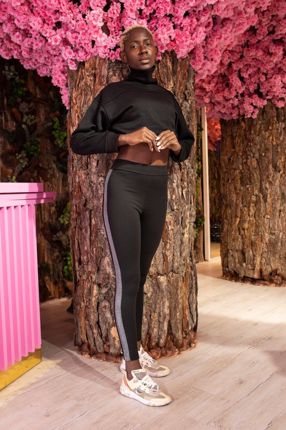 Siyah Yanı Gümüş Sim Şerit Detaylı Yüksek Bel Toparlayıcı Tayt