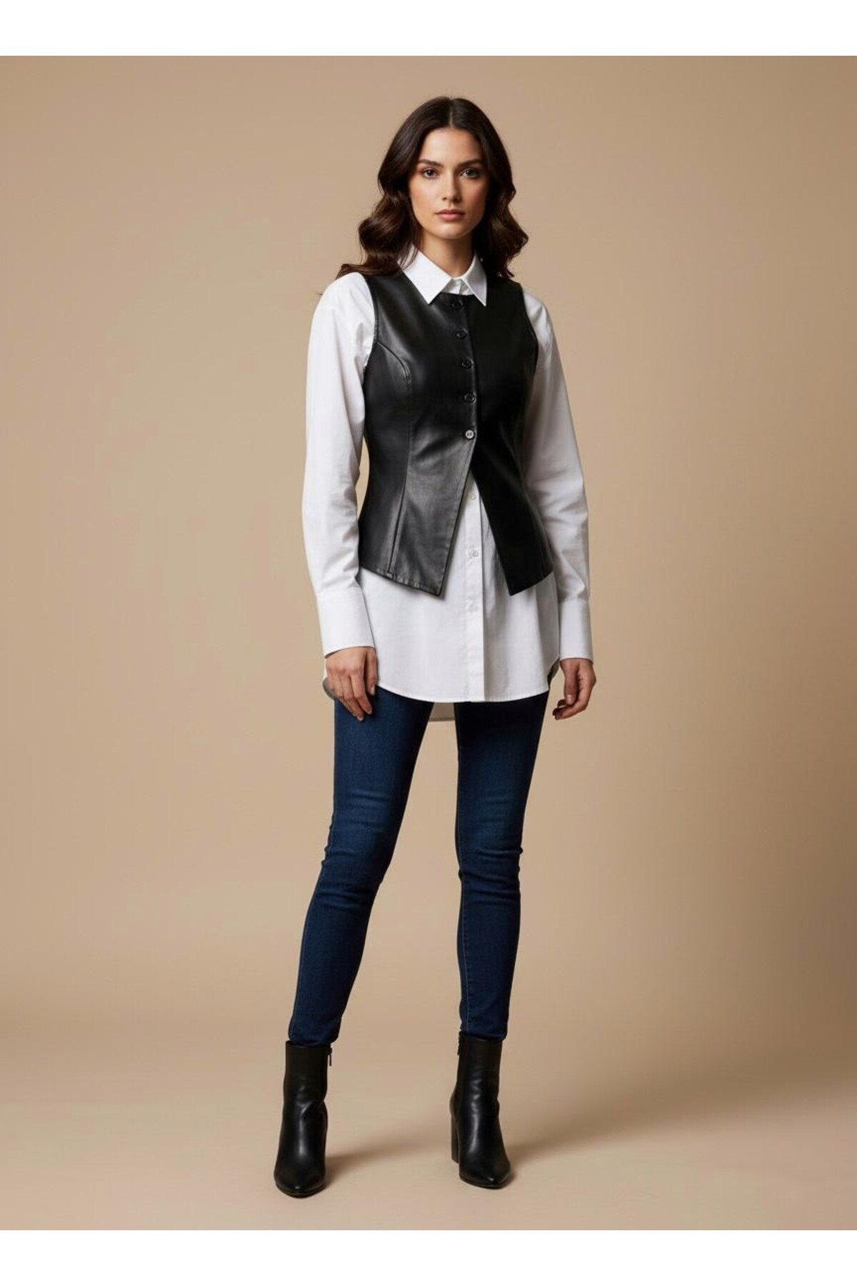 Siyah Vücuda Oturan Düğmeli Suni Deri Yelek