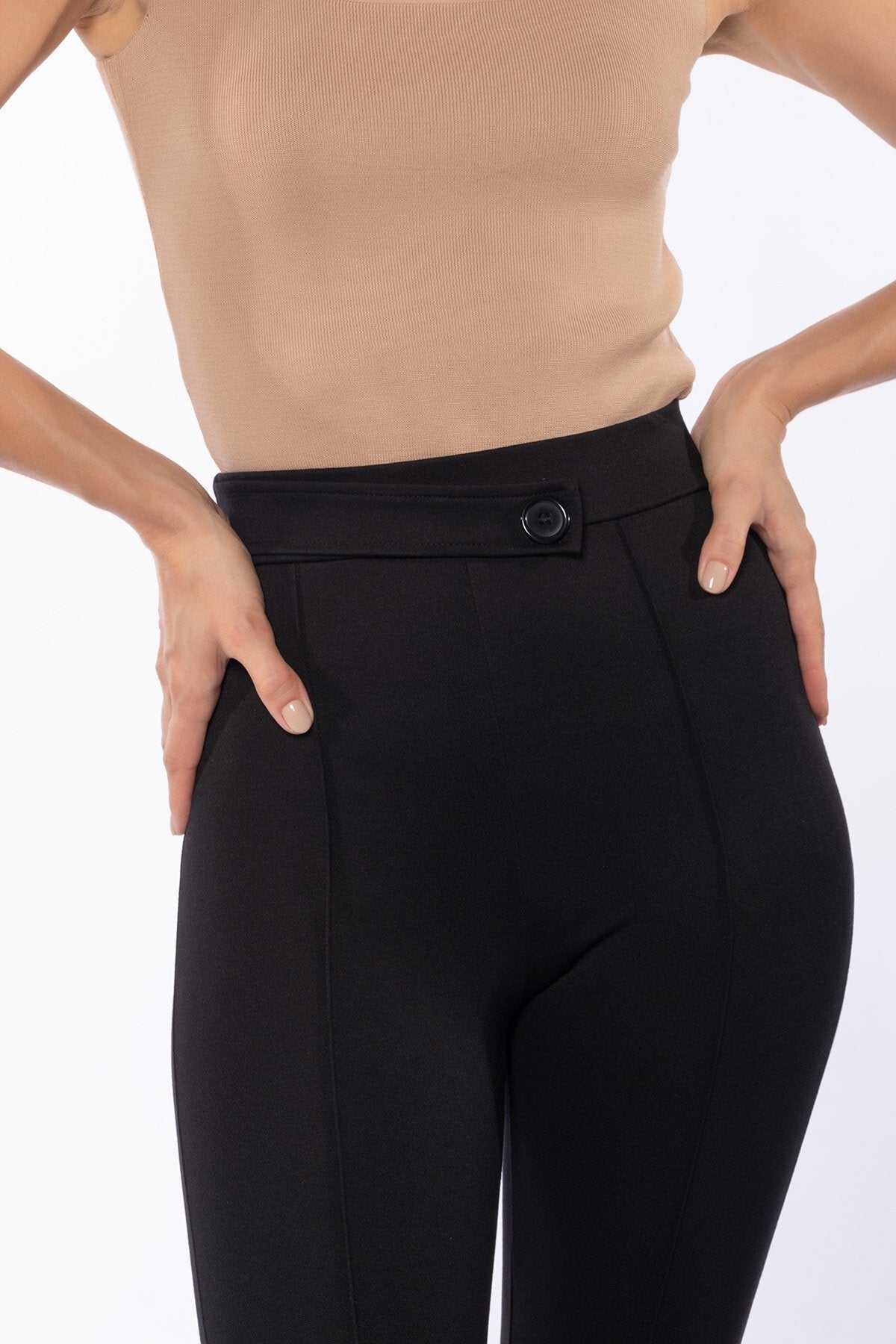 Siyah Düğme Ve Kemer Detaylı Yüksek Bel Toparlayıcı Kışlık Tayt