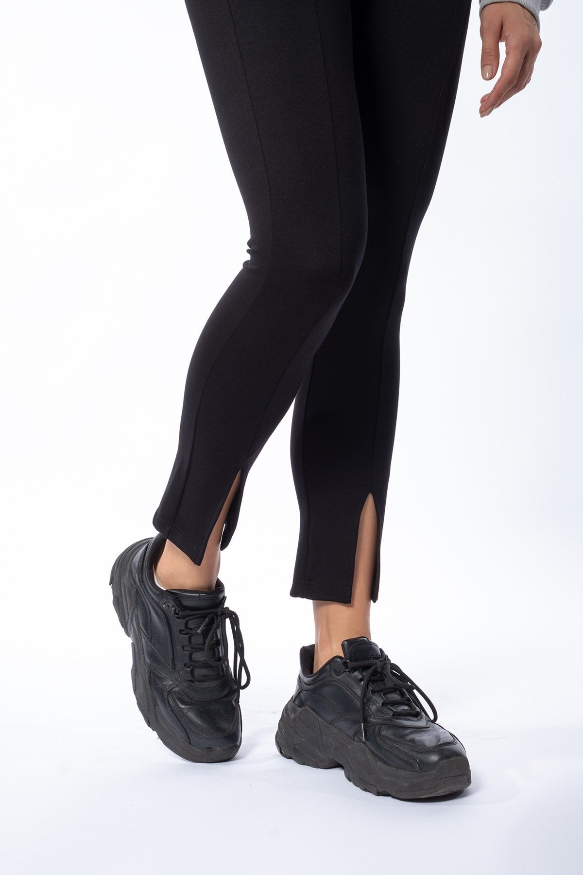 Siyah Fermuar Detaylı Paçaları Yırtmaçlı Toparlayıcı Kışlık Örme Tayt