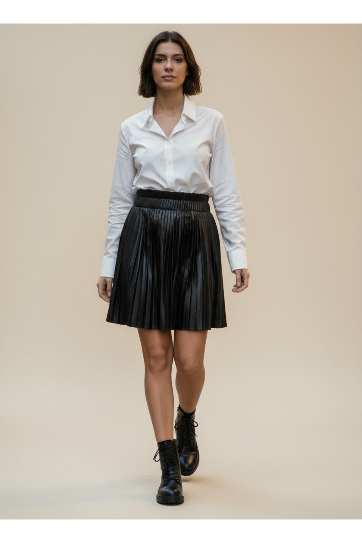 Siyah Piliseli İçi Şort Detaylı Deri Etek