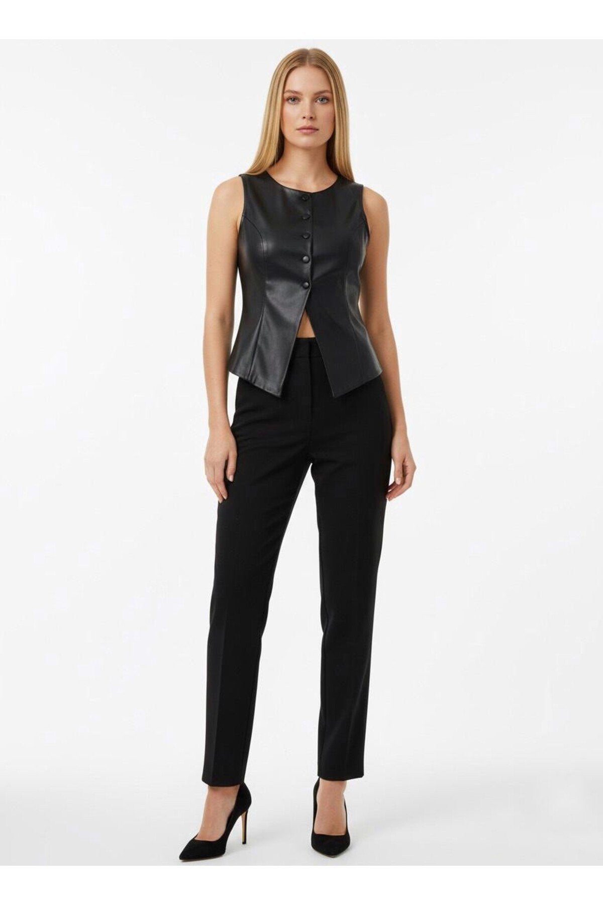 Siyah Vücuda Oturan Düğmeli Suni Deri Yelek