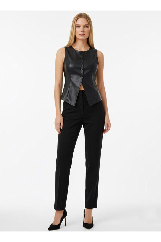 Siyah Vücuda Oturan Düğmeli Suni Deri Yelek