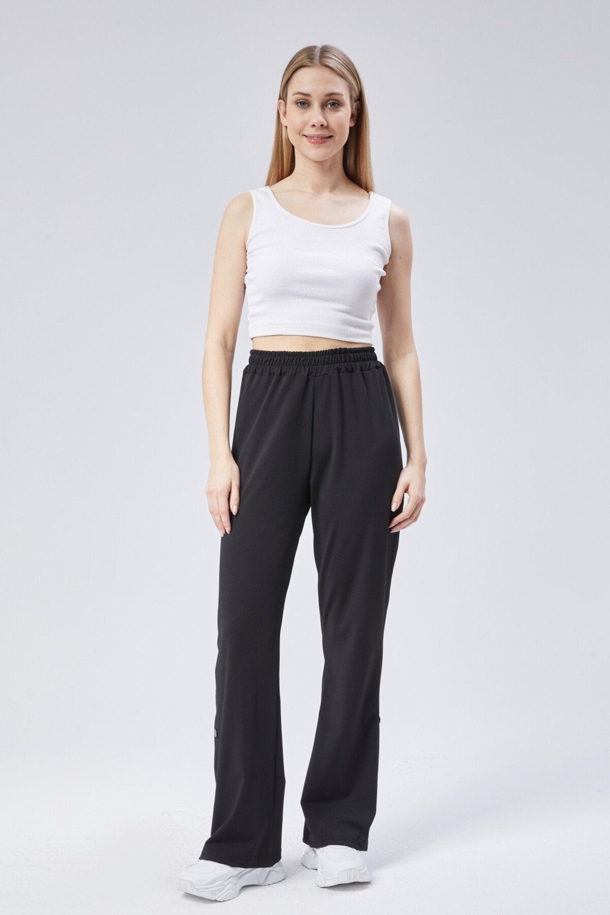 Siyah Yüksek Bel Paçası Çıtçıtlı Bol Paça Eşofman Altı