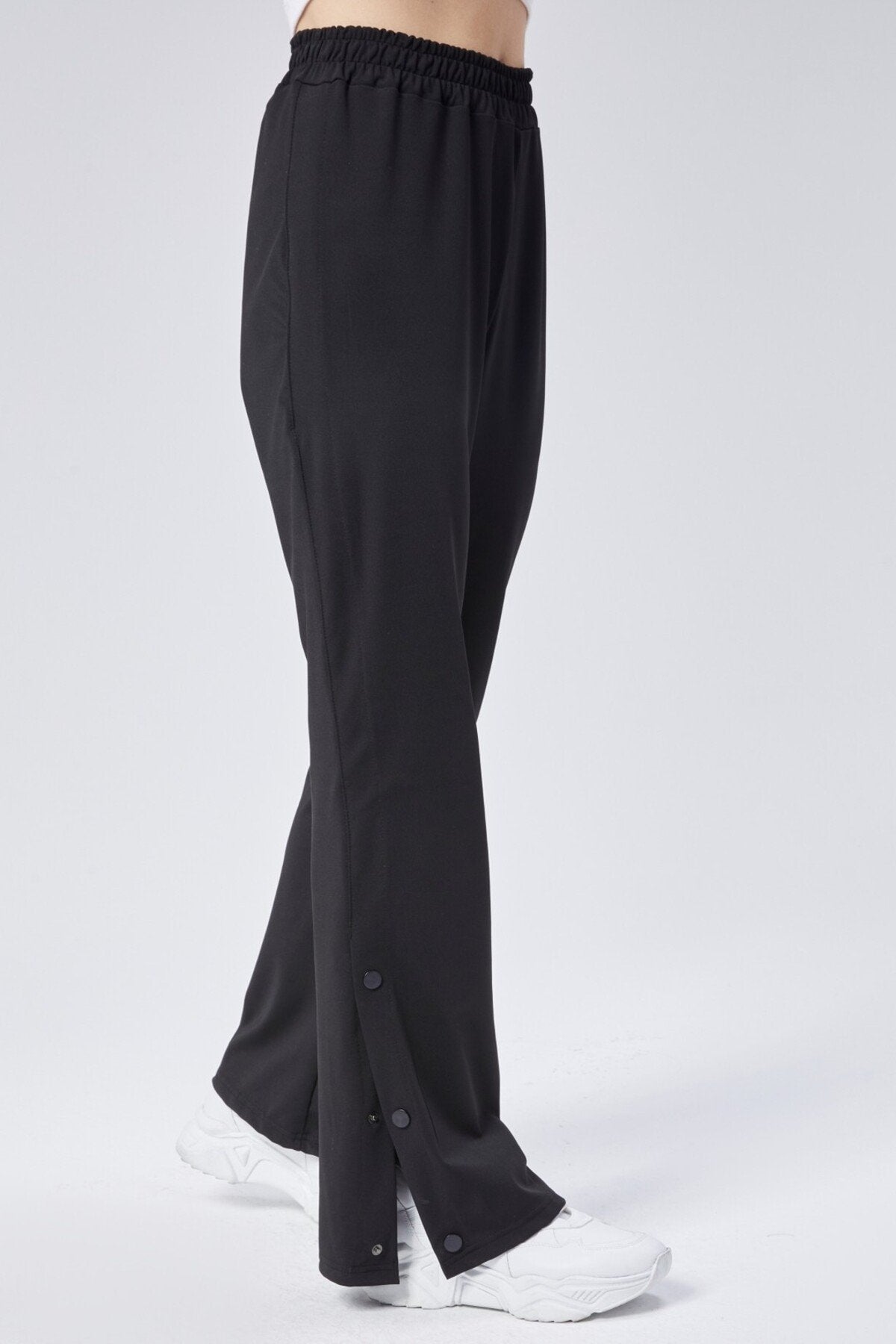 Siyah Yüksek Bel Paçası Çıtçıtlı Bol Paça Eşofman Altı