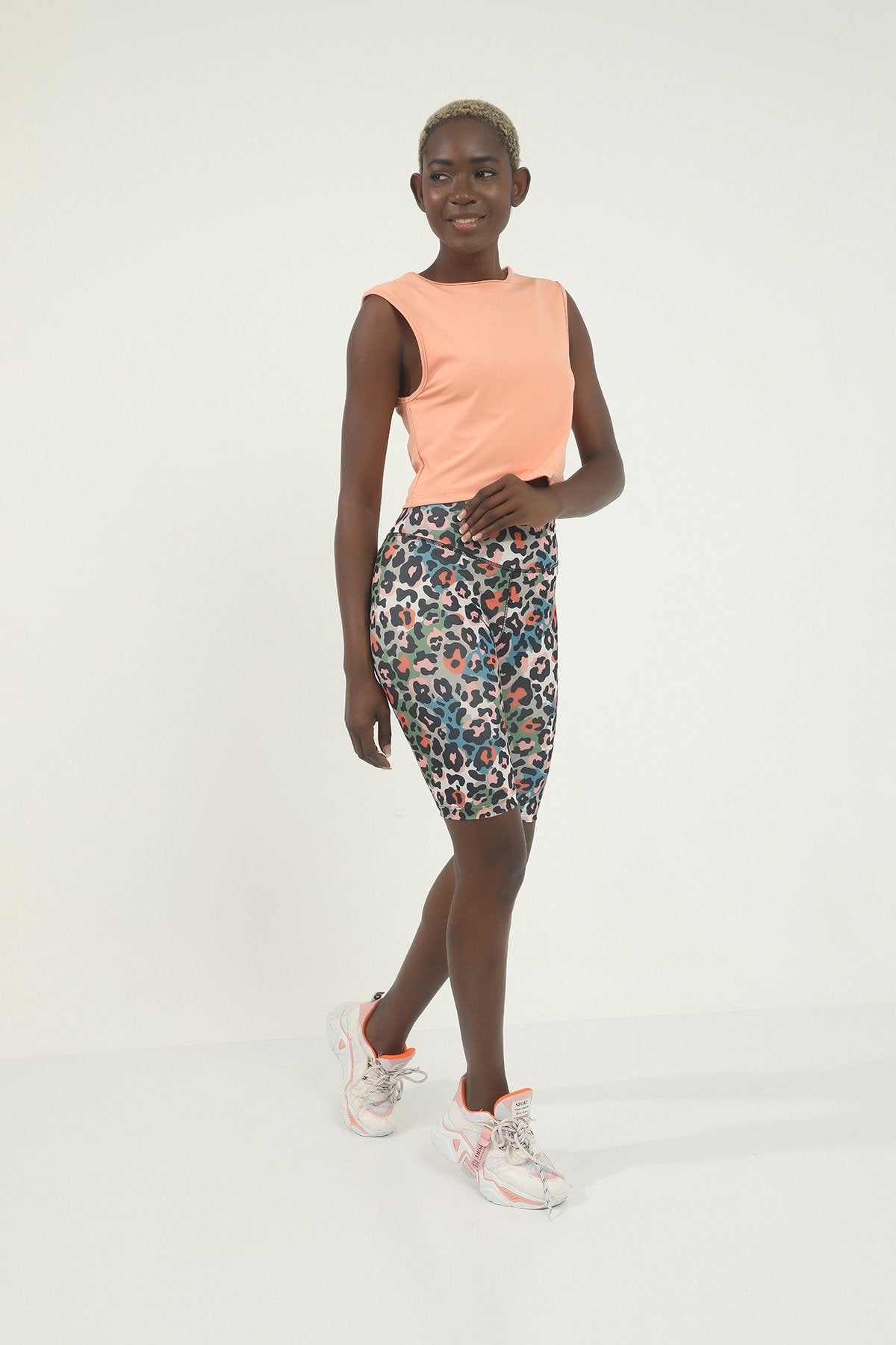 Gül Kurusu Crop Sporcu Atlet