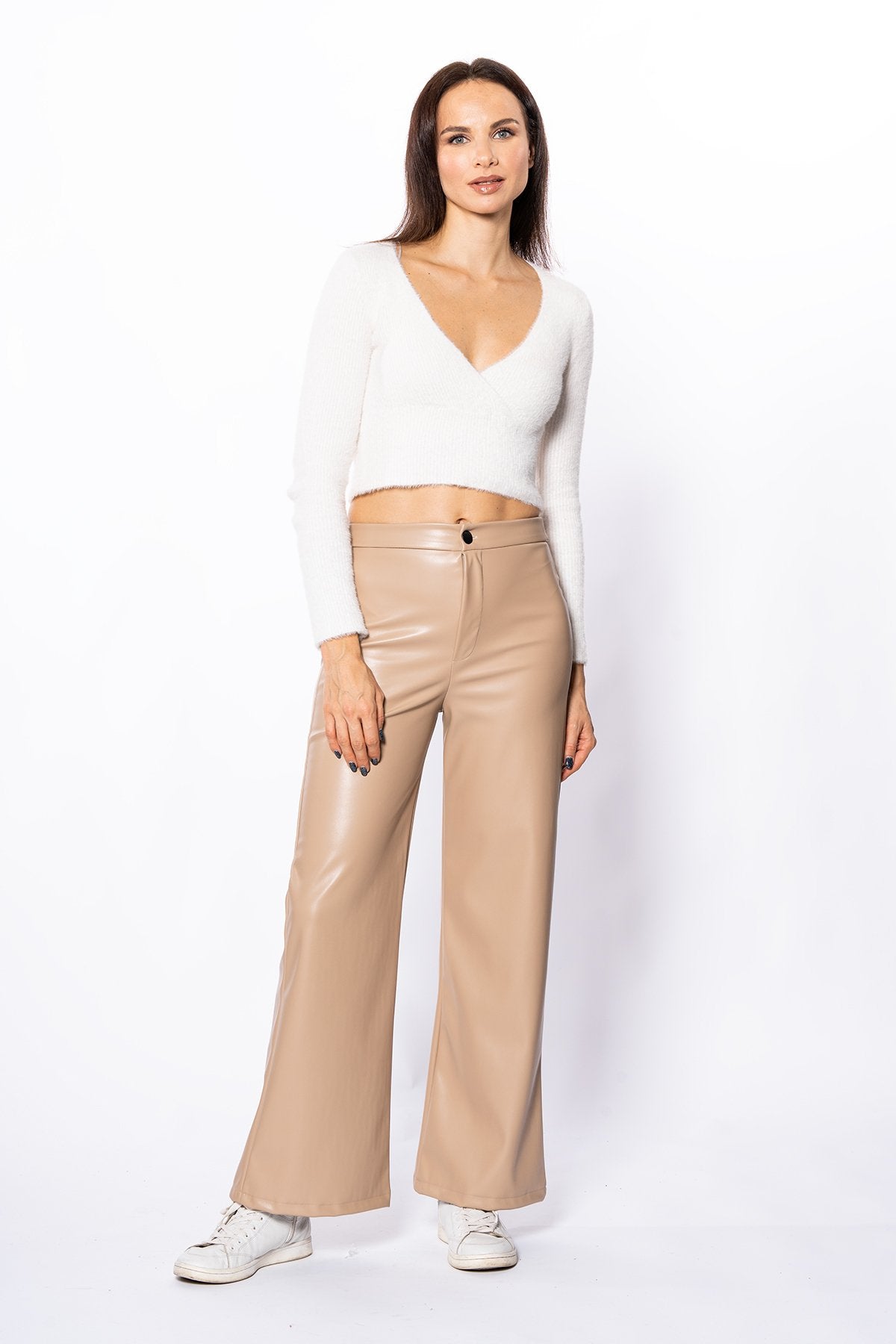 Bol Paça Cep Detaylı Deri Pantolon